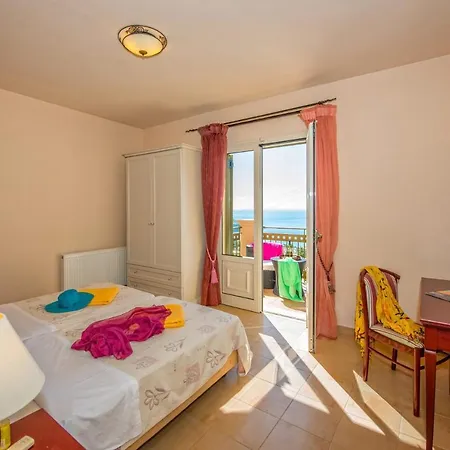 Lourdas View فيلة Vlachata