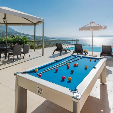 Lourdas View فيلة